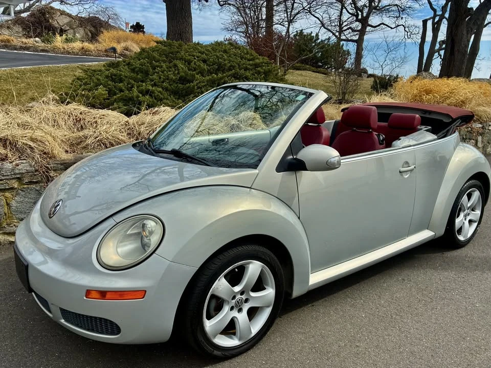 2009 Volkswagen New Beetle - Image 2 of 6