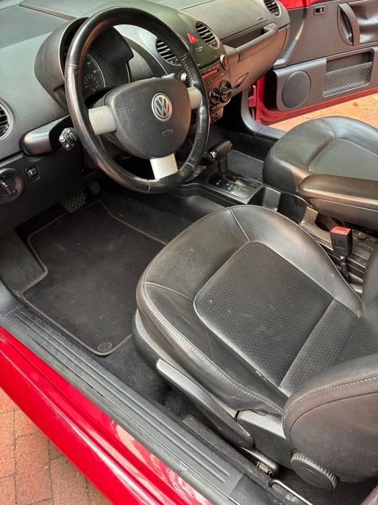2009 Volkswagen New Beetle - Image 12 of 15