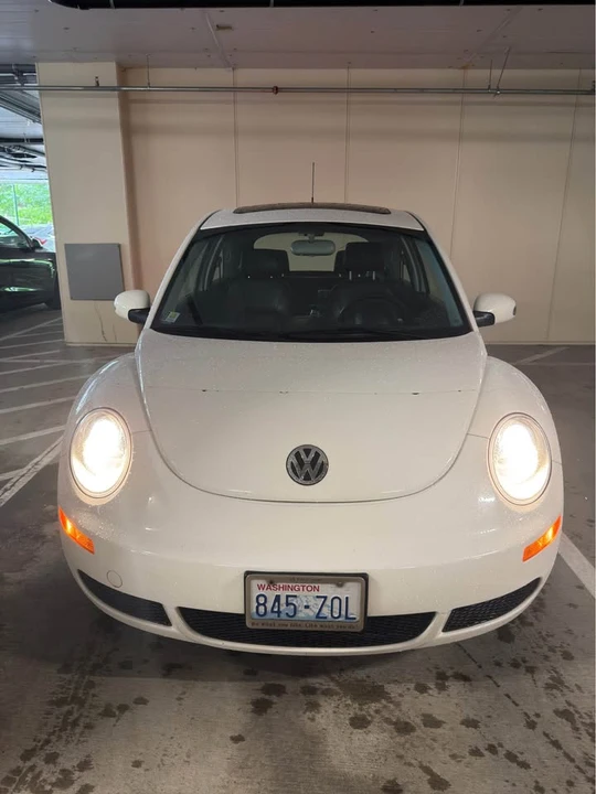 2009 Volkswagen New Beetle - Image 2 of 9