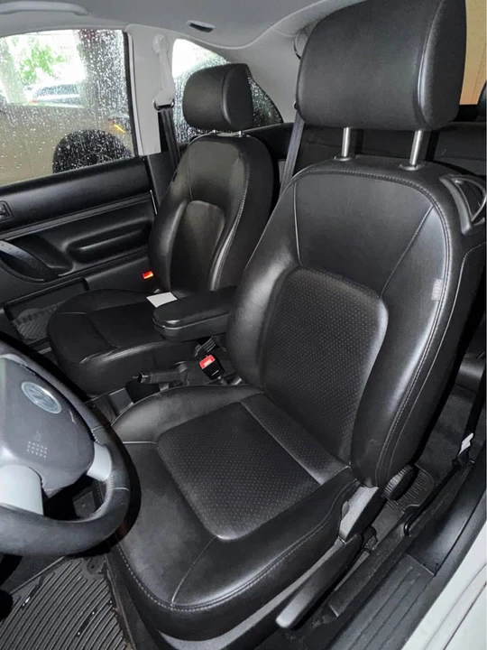 2009 Volkswagen New Beetle - Image 7 of 9