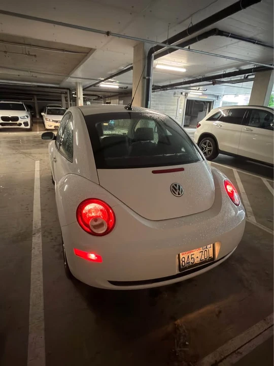 2009 Volkswagen New Beetle - Image 4 of 9
