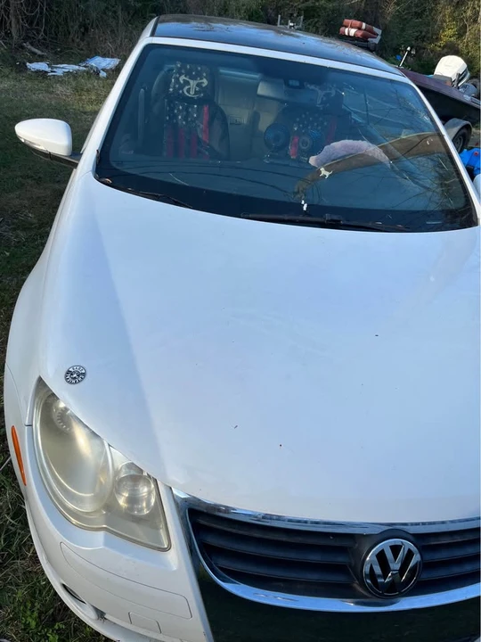 2009 Volkswagen New Beetle - Image 2 of 6