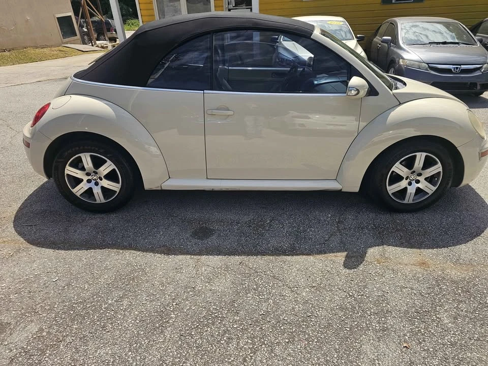2009 Volkswagen New Beetle - Image 9 of 11