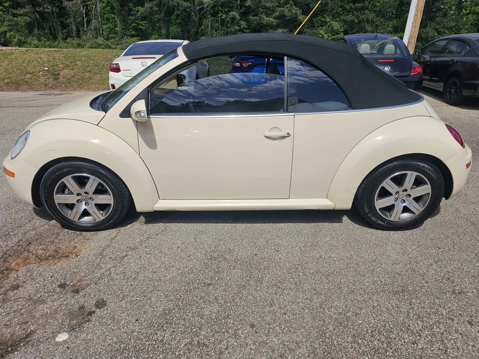 2009 Volkswagen New Beetle - Image 6 of 11