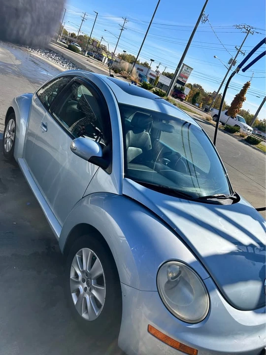 2009 Volkswagen New Beetle - Image 3 of 12