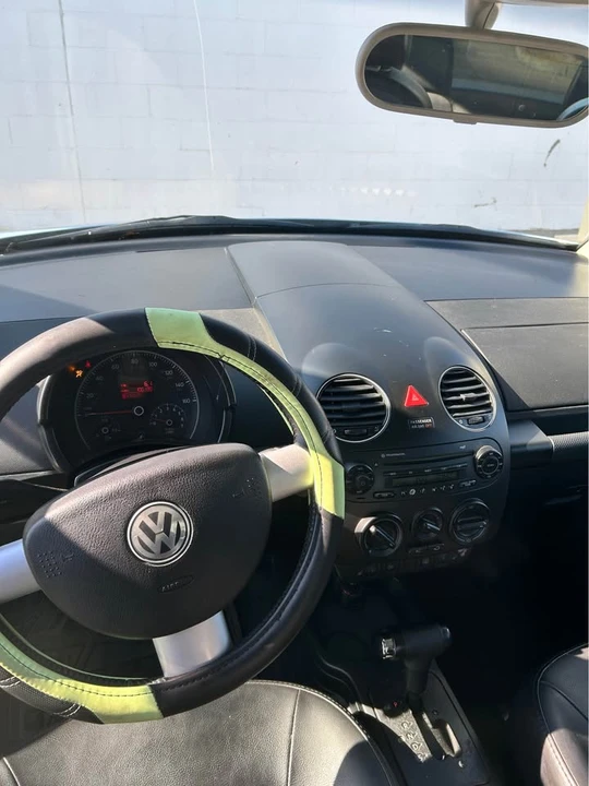 2009 Volkswagen New Beetle - Image 11 of 12