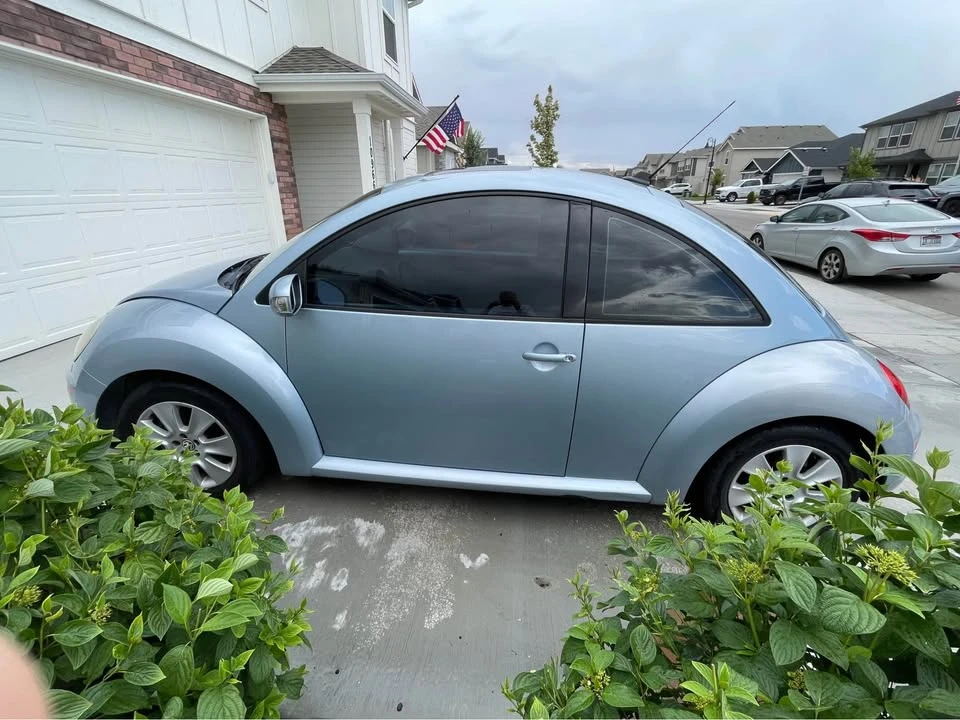 2009 Volkswagen New Beetle - Image 2 of 6