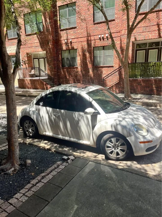 2009 Volkswagen New Beetle - Image 2 of 7