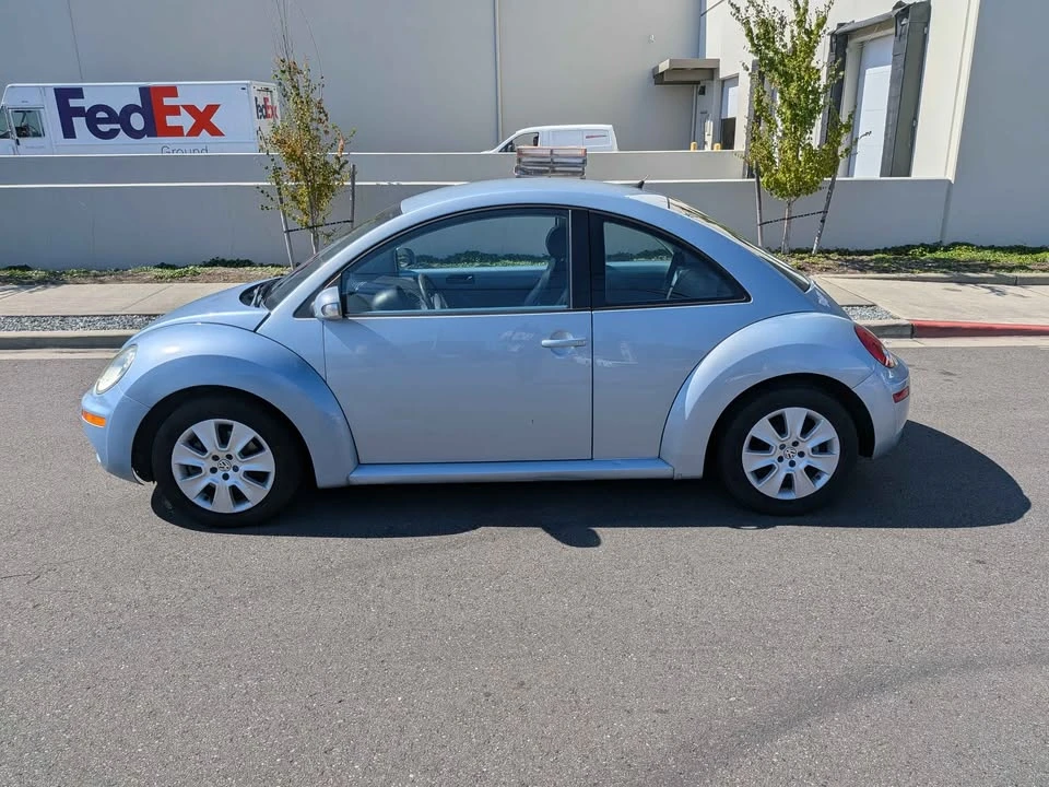 2009 Volkswagen New Beetle - Image 8 of 13