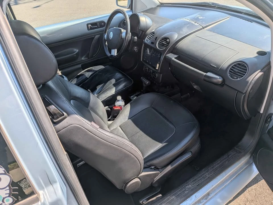 2009 Volkswagen New Beetle - Image 10 of 13