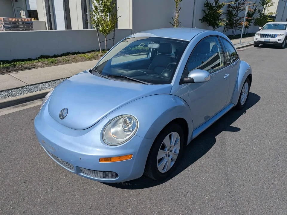 2009 Volkswagen New Beetle - Image 2 of 13