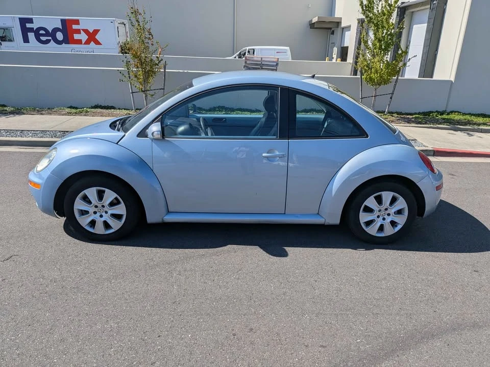 2009 Volkswagen New Beetle - Image 6 of 13