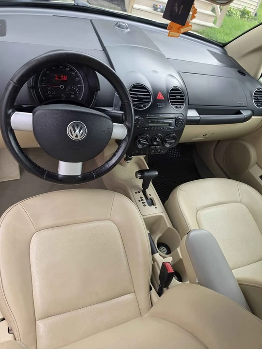 2009 Volkswagen New Beetle - Image 8 of 10