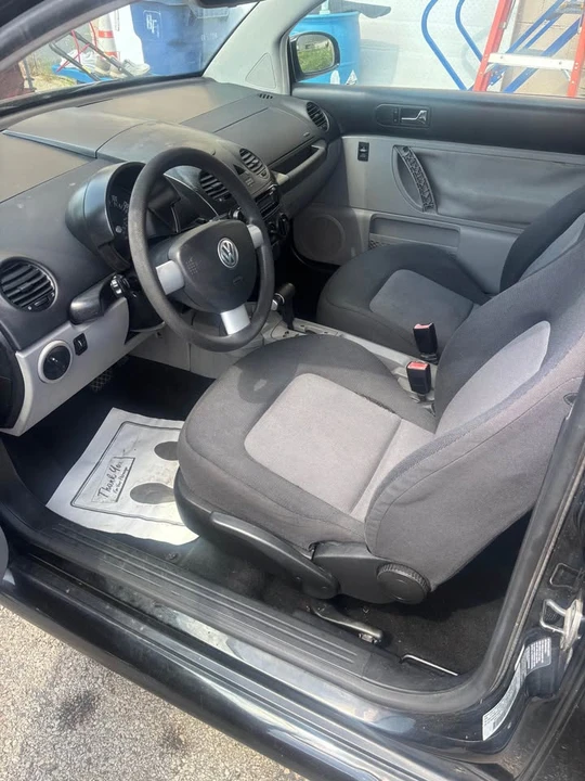 2009 Volkswagen New Beetle - Image 2 of 2