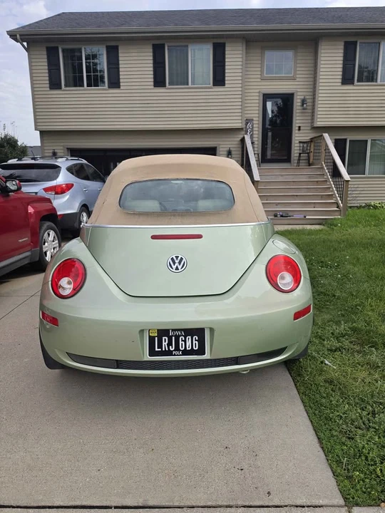 2009 Volkswagen New Beetle - Image 5 of 10