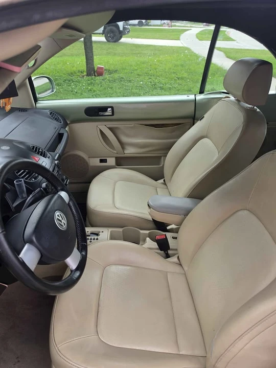 2009 Volkswagen New Beetle - Image 9 of 10