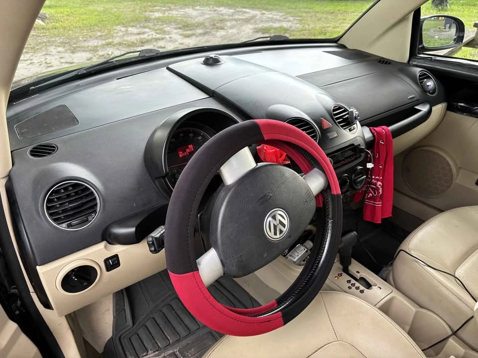 2009 Volkswagen New Beetle - Image 6 of 13