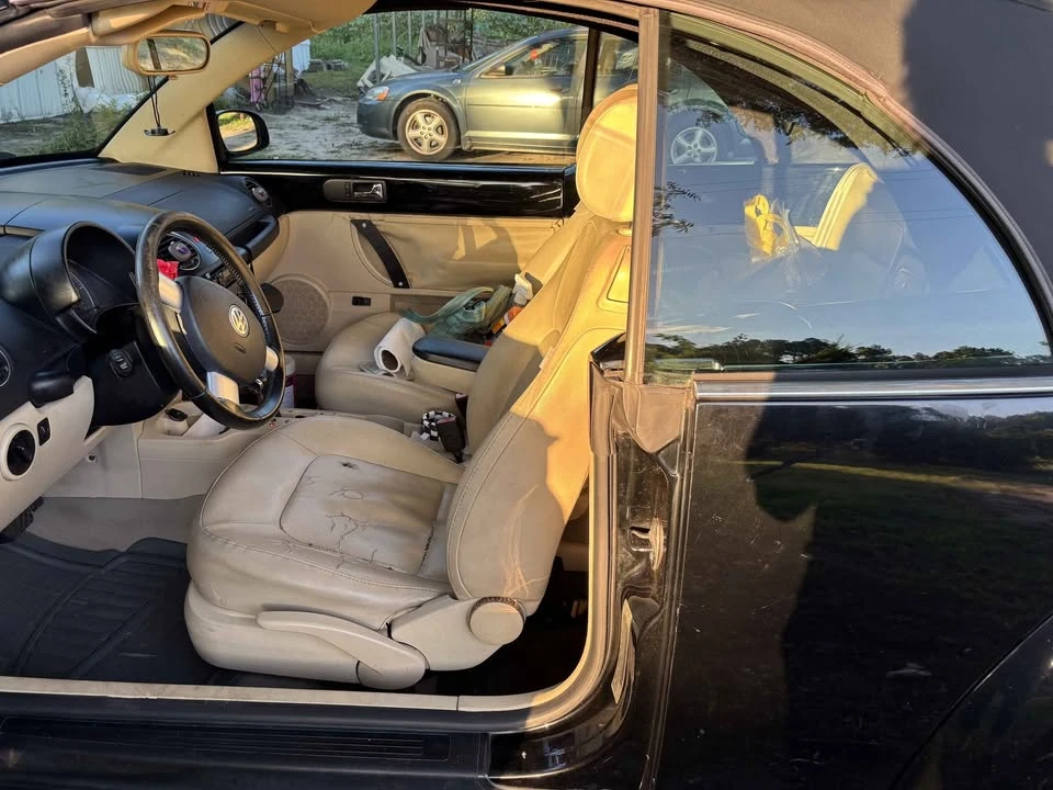 2009 Volkswagen New Beetle - Image 2 of 13