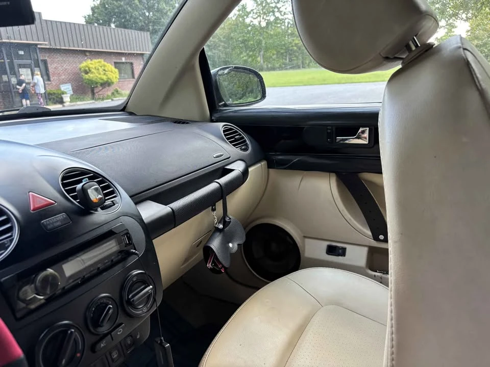 2009 Volkswagen New Beetle - Image 9 of 13
