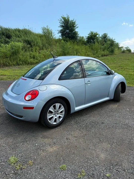 2009 Volkswagen New Beetle - Image 2 of 9