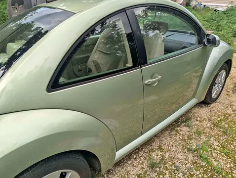 2009 Volkswagen Beetle 1.8T SE Convertible 2D