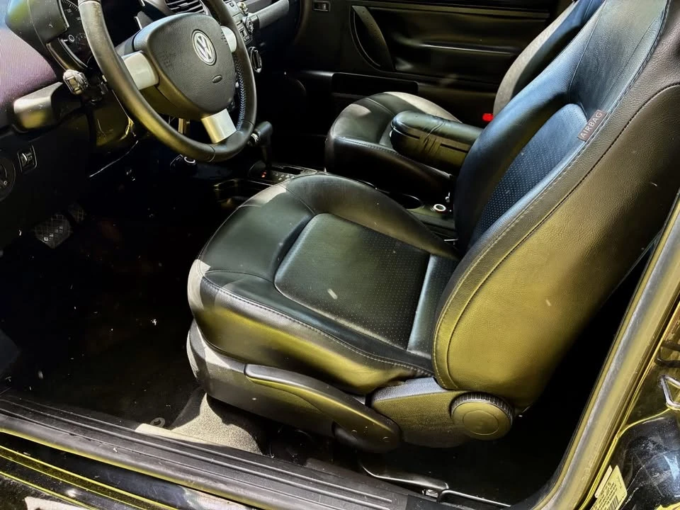 2009 Volkswagen New Beetle - Image 2 of 5