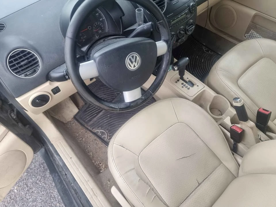 2009 Volkswagen New Beetle - Image 8 of 11