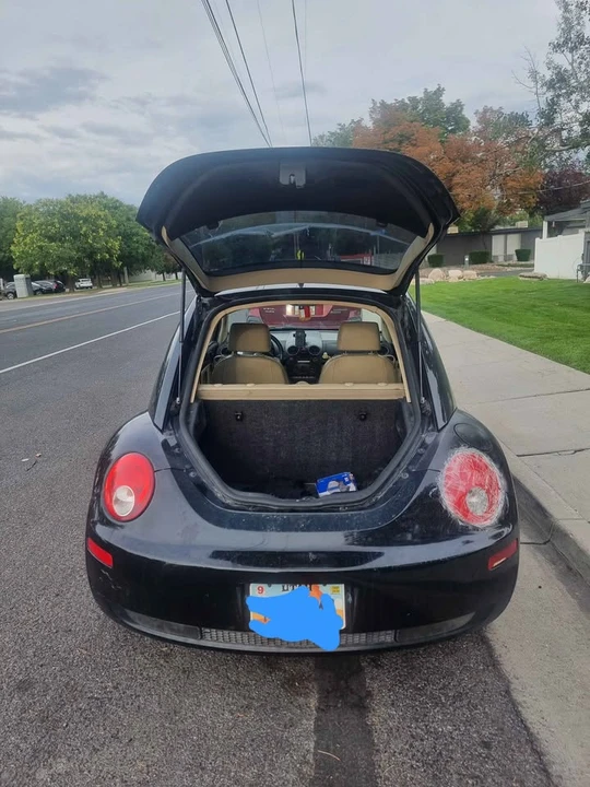 2009 Volkswagen New Beetle - Image 6 of 11