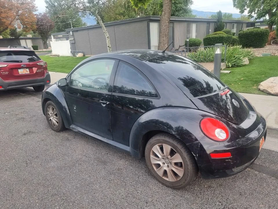 2009 Volkswagen New Beetle - Image 2 of 11