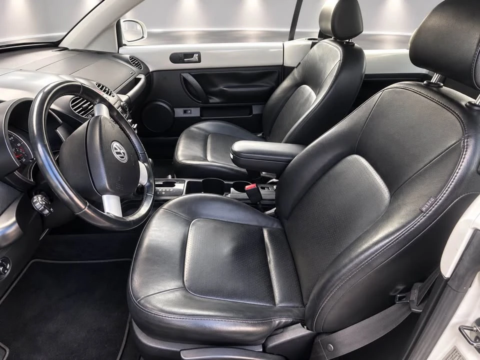 2009 Volkswagen New Beetle - Image 6 of 10