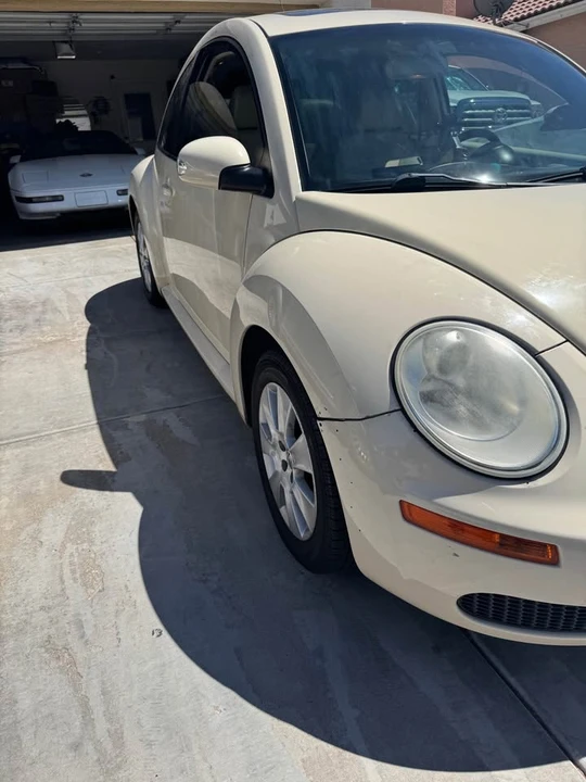 2009 Volkswagen New Beetle - Image 9 of 17