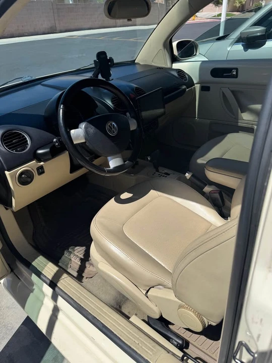 2009 Volkswagen New Beetle - Image 12 of 17