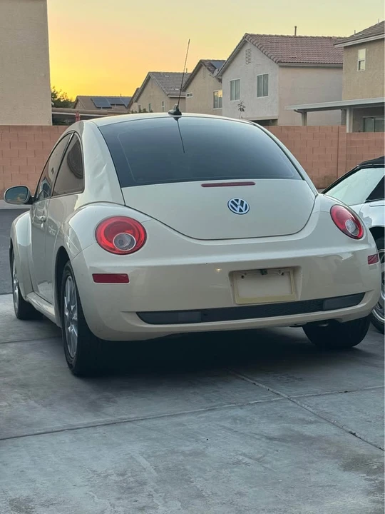 2009 Volkswagen New Beetle - Image 15 of 17