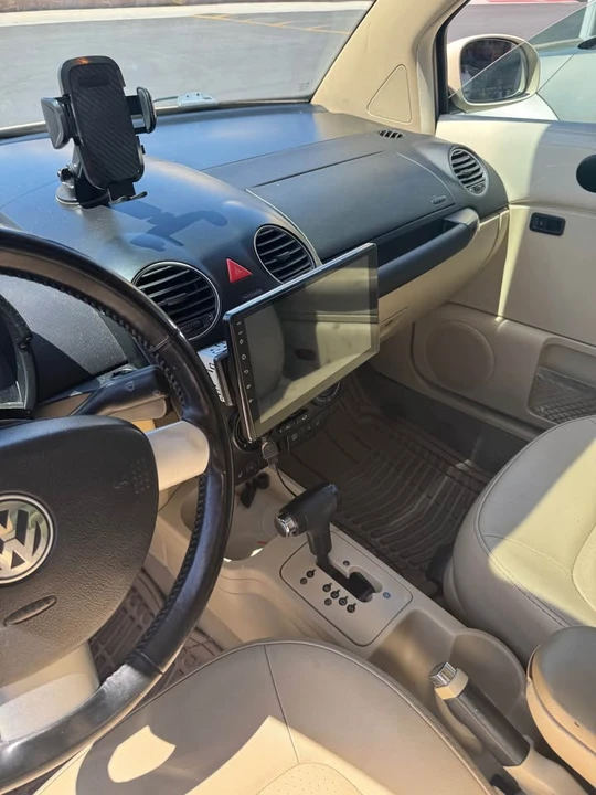 2009 Volkswagen New Beetle - Image 10 of 17