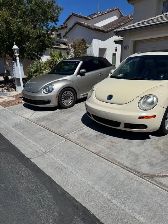 2009 Volkswagen New Beetle - Image 2 of 17