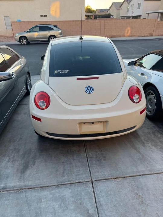 2009 Volkswagen New Beetle - Image 14 of 17