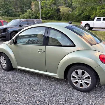 2009 Volkswagen Beetle 2.0T SE Hatchback 2D