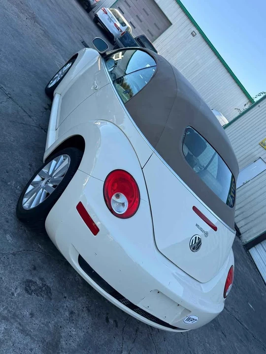 2009 Volkswagen New Beetle - Image 17 of 18