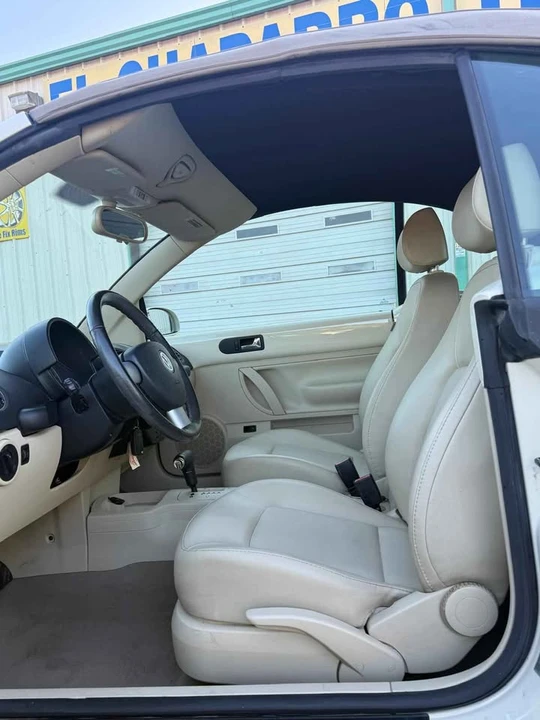 2009 Volkswagen New Beetle - Image 6 of 18