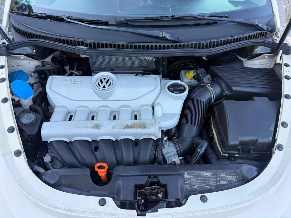 2009 Volkswagen New Beetle - Image 2 of 18