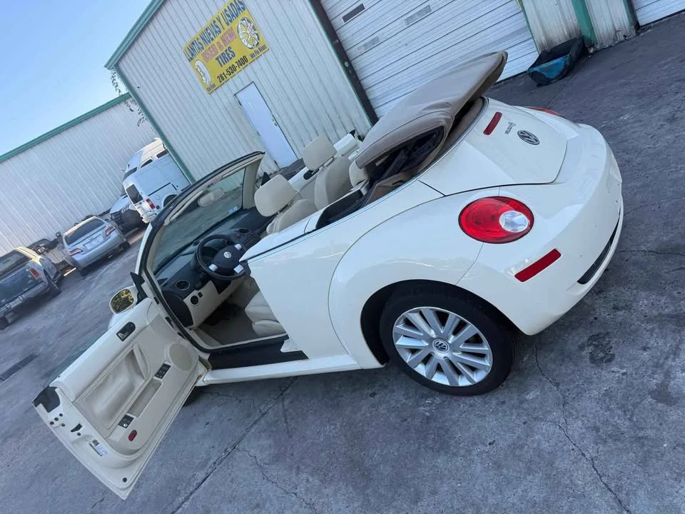 2009 Volkswagen New Beetle - Image 8 of 18