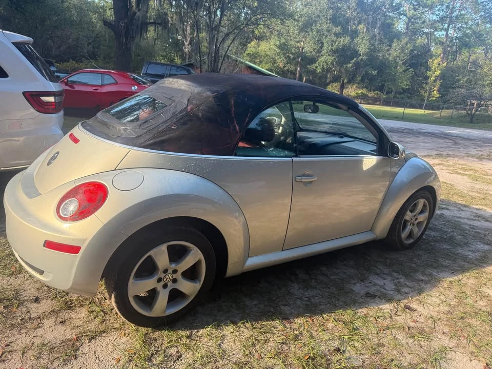 2009 Volkswagen New Beetle - Image 7 of 9