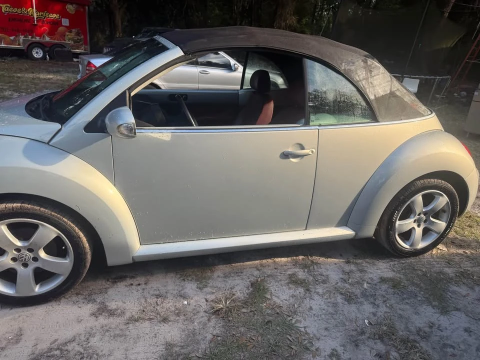 2009 Volkswagen New Beetle - Image 5 of 9