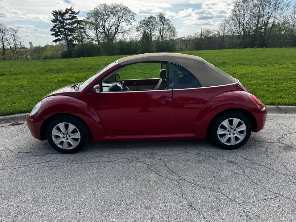 2009 Volkswagen New Beetle - Image 2 of 12
