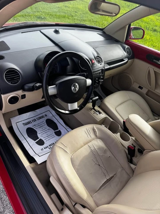 2009 Volkswagen New Beetle - Image 8 of 12