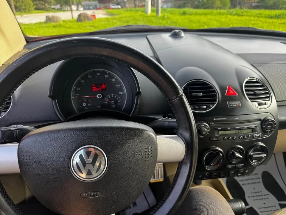 2009 Volkswagen New Beetle - Image 9 of 12