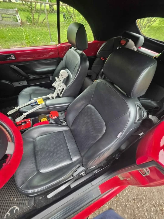 2009 Volkswagen New Beetle - Image 6 of 10
