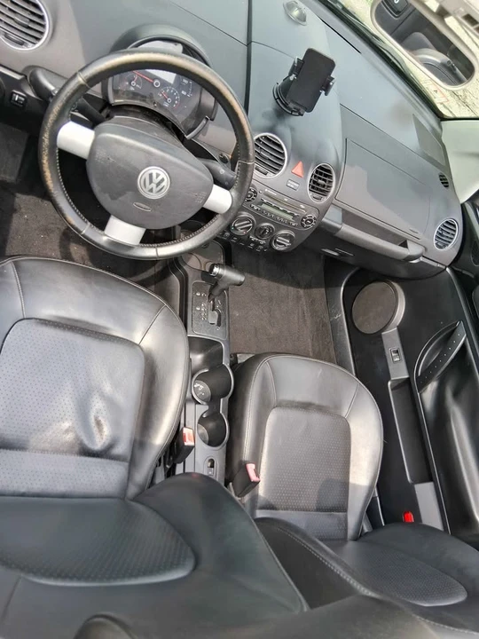 2009 Volkswagen New Beetle - Image 12 of 14