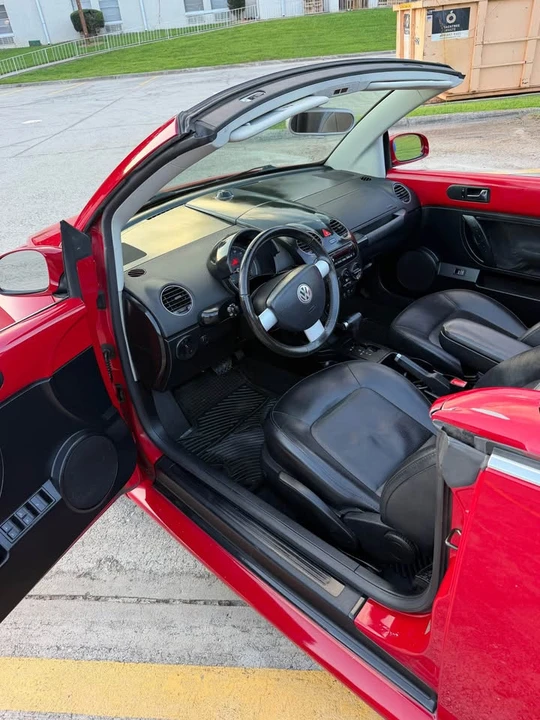 2009 Volkswagen New Beetle - Image 9 of 16