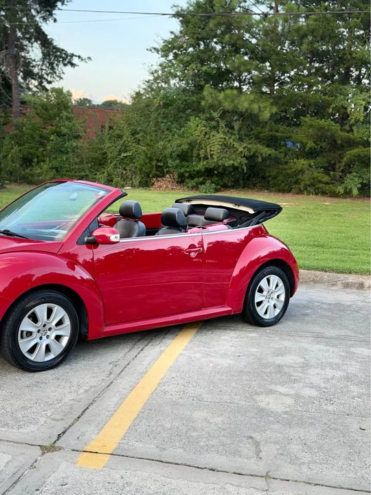 2009 Volkswagen New Beetle - Image 2 of 16